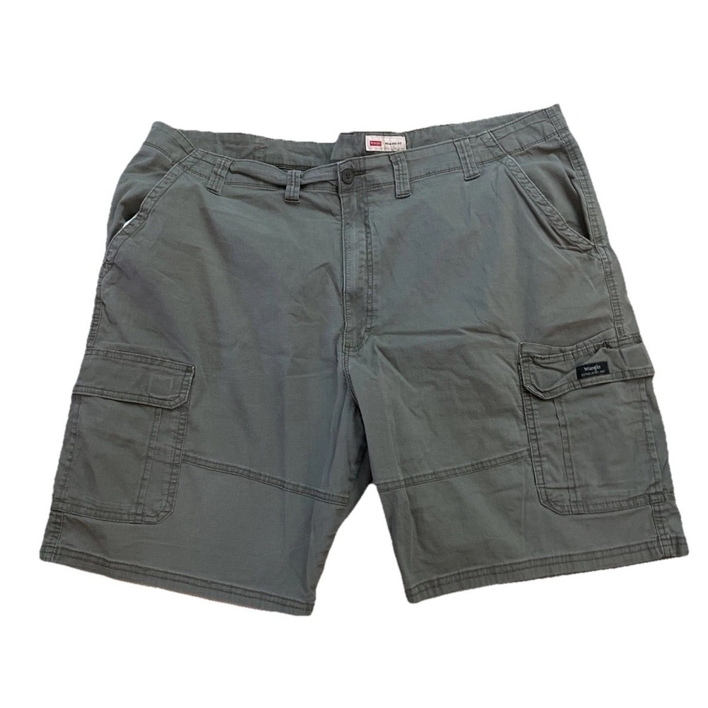 Wrangler Originals Army Green Cargo Shorts Men's Size 48 Relaxed Fit‎